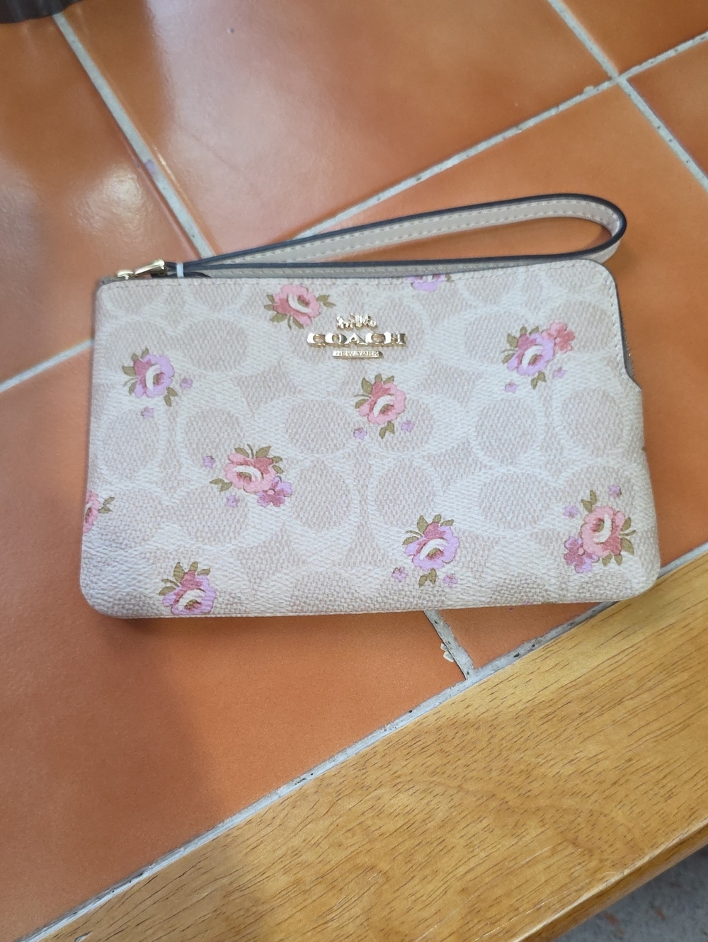 COACH CORNER ZIP WRISTLET NWT